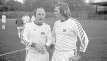 开云体育官方网-不只是汉堡！为何乌韦·席勒还有另一段俱乐部经历？